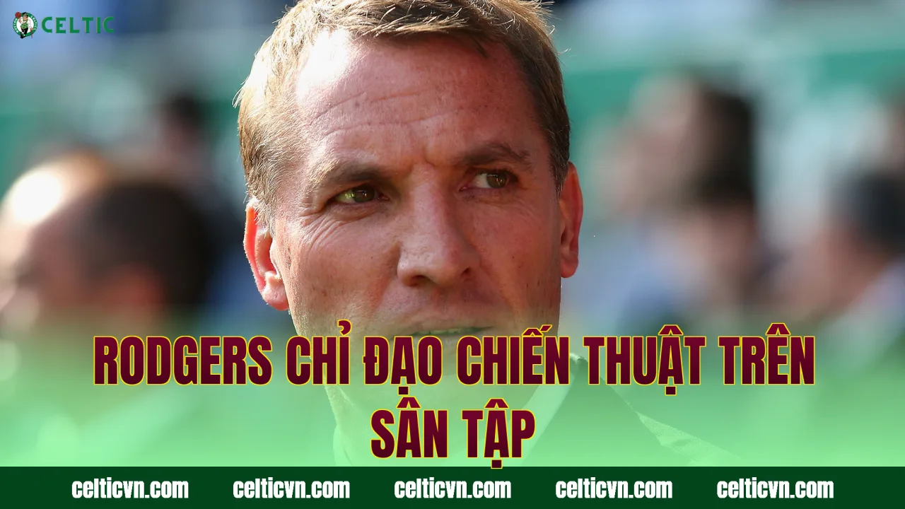 Rodgers chỉ đạo chiến thuật trên sân tập