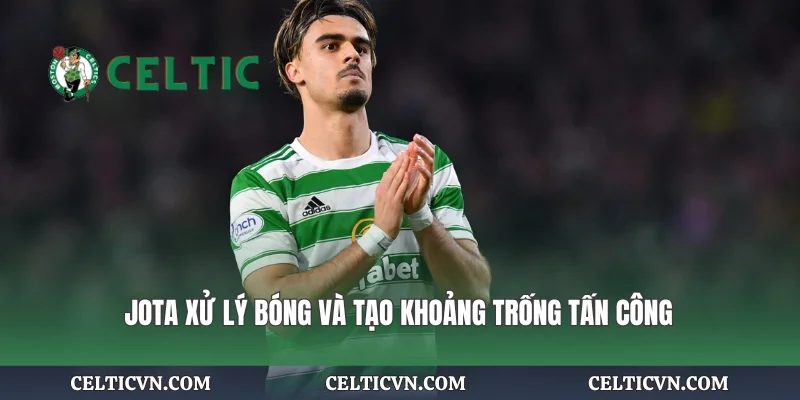 Jota xử lý bóng và tạo khoảng trống tấn công